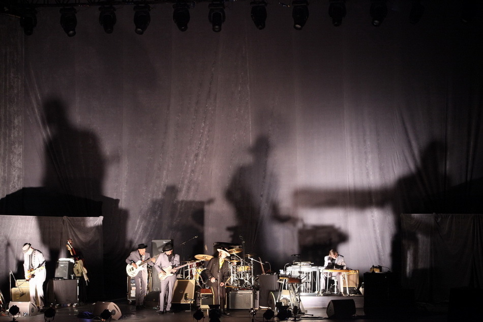 US music icon Bob Dylan kicked off his first China concert on Wendesday night at the Workers' Gymnasium in Beijing. 