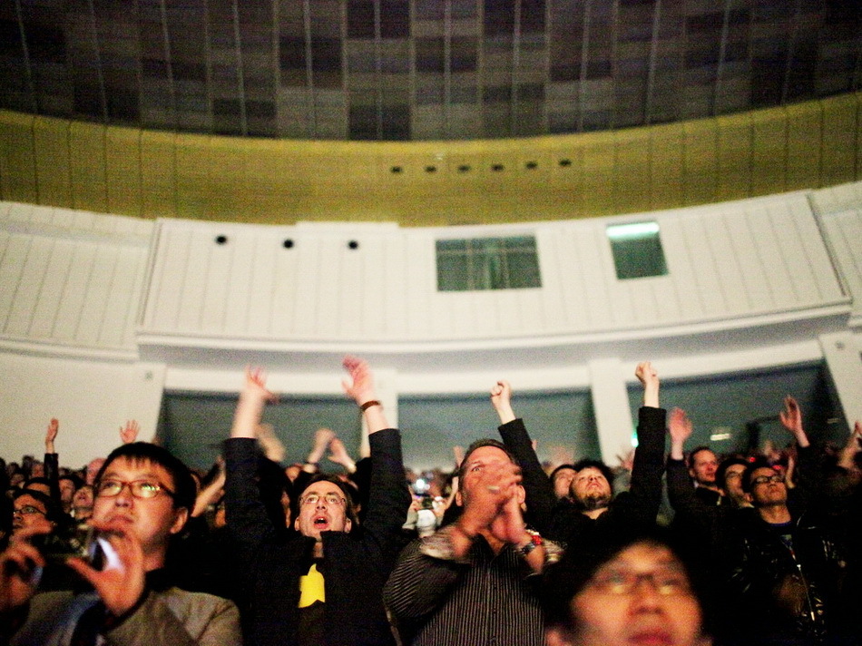 US music icon Bob Dylan kicked off his first China concert on Wendesday night at the Workers' Gymnasium in Beijing. 