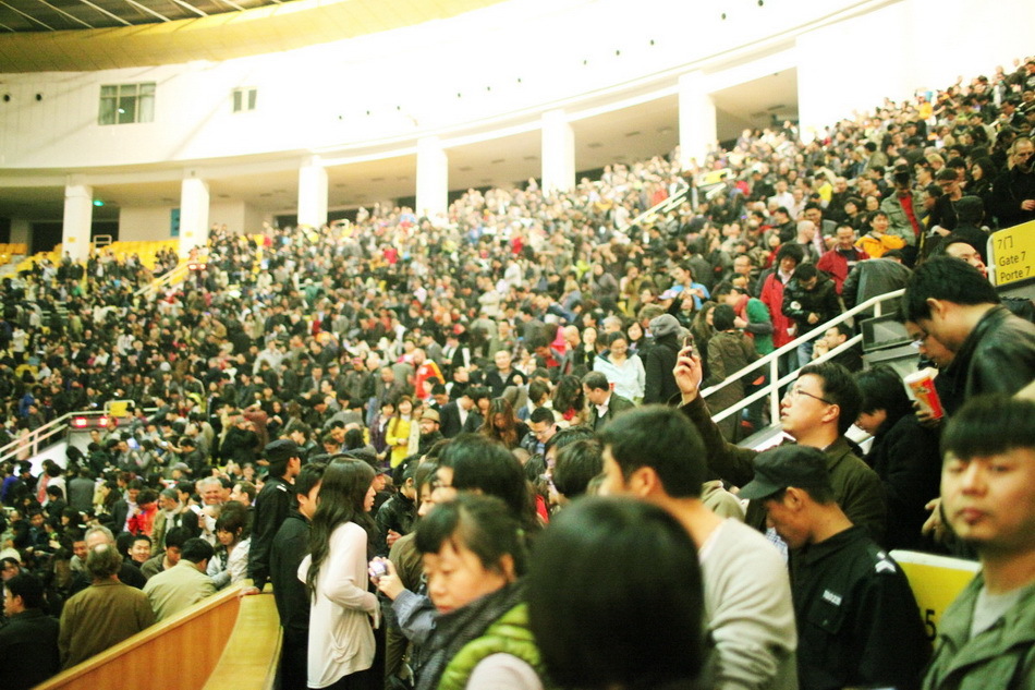 US music icon Bob Dylan kicked off his first China concert on Wendesday night at the Workers' Gymnasium in Beijing. 