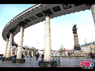 Harbin is the capital and largest city of Heilongjiang Province in Northeast China, lying on the southern bank of the Songhua River. Photo show the beautiful early spring scenery of Haibin. [China.org.cn]