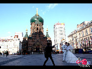 Harbin is the capital and largest city of Heilongjiang Province in Northeast China, lying on the southern bank of the Songhua River. Photo show the beautiful early spring scenery of Haibin. [China.org.cn]