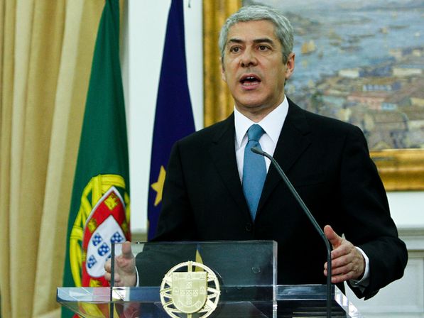 The Portuguese government has decided to ask for financial aid from the European Commission, Prime Minister Socrates said in a televised speech on April 6. [Xinhua]