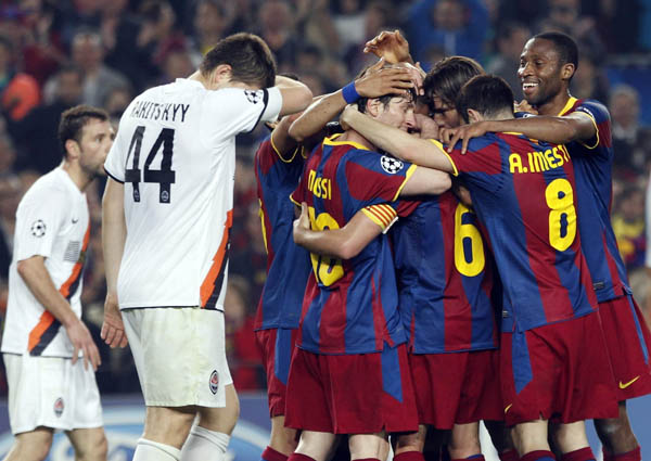 Barcelona's players celebrate their team's fifth goal past Shakhtar Donetsk's Yaroslav Rakytskyy during the first leg of their Champions League quarter-final soccer match at Camp Nou stadium in Barcelona April 6, 2011. (Xinhua/Reuters Photo)