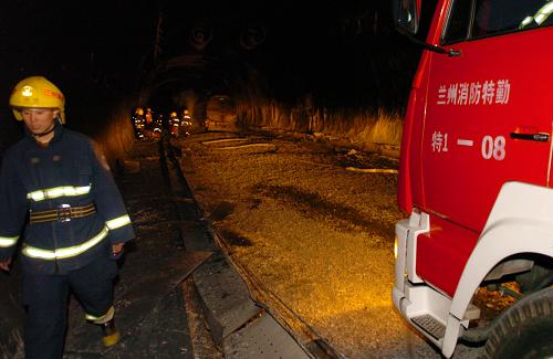 Four people were killed in a tank truck pile-up that caused a blast and fire in an expressway tunnel in northwest China's Gansu Province early Friday morning. [Chinanews]