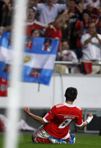 Benfica's Salvio celebrates his goal against PSV Eindhoven during the first leg of their Europa League quarter-final soccer match at Luz stadium in Lisbon April 7, 2011. (Xinhua/Reuters Photo)