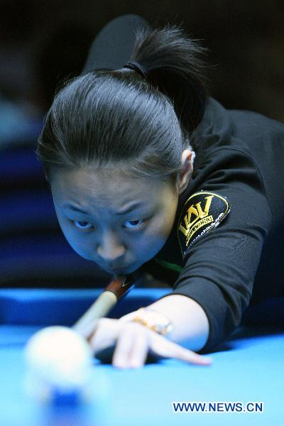 Chen Siming of China plays a shot against Reggie Ann Biagcong of the Philippines during the 2011 Philippine Open Pool Championships in Mandaluyong City, the Philippines, April 7, 2011. Chen won the game 9-1.(Xinhua/Rouelle Umali) 