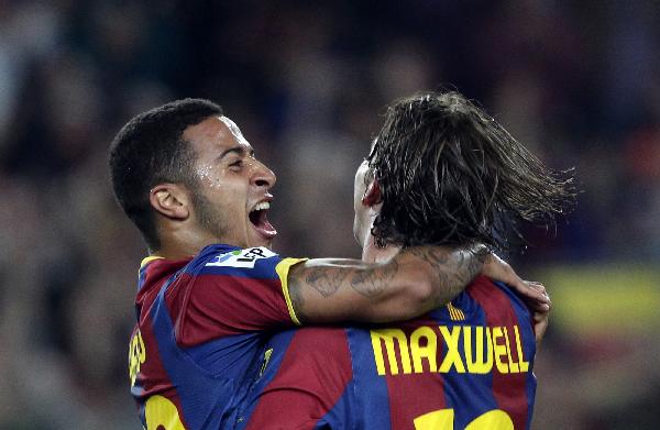 Barcelona's Thiago Alcantara (L) and Maxwell (R) celebrate a goal against Almeria during their Spanish first division soccer match at Camp Nou stadium in Barcelona April 9, 2011. [Xinhua]