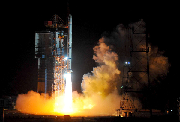 A Long March-3A carrier rocket lifts off at the Xichang Satellite Launch Center in southwest China's Sichuan Province, Apr. 10, 2011. China successfully launched into space a eighth orbiter for its independent satellite navigation and positioning network known as Beidou, or Compass System Saturday. [Xinhua photo]