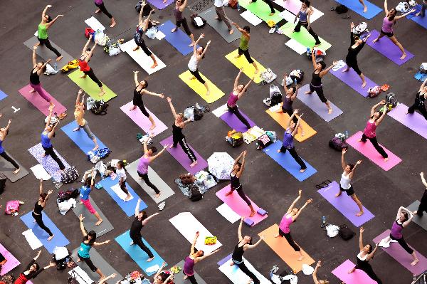 Participants take part in the Yogathon, a group yoga challenge raising fund for the Hong Kong Breast Cancer Foundation in Hong Kong, south China, April 10, 2011. (Xinhua/Chen Xiaowei) 