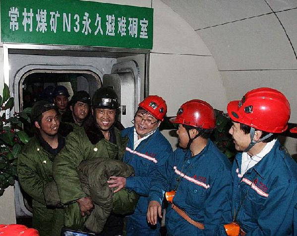 Manned test of coal mine rescue chamber carried out in north China. 