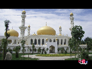 Situated in Yinchuan, the capital of Ningxia Hui Autonomous Region, China Hui Culture Park is the only theme park in China that displays ethnic Hui culture, religion, and traditions. The 20-hectare culture park includes an ethnic Hui museum, a ritual palace, a Hui ethnic customs village and a Hui catering and performance center. [China.org.cn]
