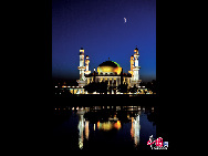 Situated in Yinchuan, the capital of Ningxia Hui Autonomous Region, China Hui Culture Park is the only theme park in China that displays ethnic Hui culture, religion, and traditions. The 20-hectare culture park includes an ethnic Hui museum, a ritual palace, a Hui ethnic customs village and a Hui catering and performance center. [China.org.cn]