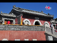 Miaofeng Mountain, with its towering peaks rising majestically to a height of more than 1,300 meters, is the major peak in the northern range of the Western Hills. Situated at a distance of about 70 kilometers from downtown areas, its sheer cliffs, jutting crags and tortuous mountain paths make it one of the most renowned scenic spots in northern China. [Photo by Yuan Fang]