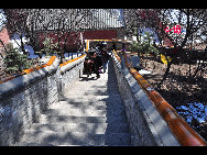 Miaofeng Mountain, with its towering peaks rising majestically to a height of more than 1,300 meters, is the major peak in the northern range of the Western Hills. Situated at a distance of about 70 kilometers from downtown areas, its sheer cliffs, jutting crags and tortuous mountain paths make it one of the most renowned scenic spots in northern China. [Photo by Yuan Fang]  