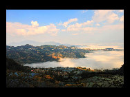 Photo shows the terrace field in Yuanyang county of southwest China's Yunnan Province. The terrace field in Yuanyang where people of Hani ethnic group live covers an area of some 113 square kilometers. [拂锺无声/forums.nphoto.net]
