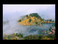 Photo shows the terrace field in Yuanyang county of southwest China's Yunnan Province. The terrace field in Yuanyang where people of Hani ethnic group live covers an area of some 113 square kilometers. [拂锺无声/forums.nphoto.net]