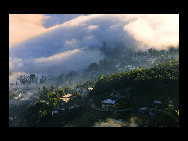 Photo shows the terrace field in Yuanyang county of southwest China's Yunnan Province. The terrace field in Yuanyang where people of Hani ethnic group live covers an area of some 113 square kilometers. [拂锺无声/forums.nphoto.net]