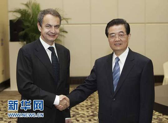 Chinese President Hu Jintao met Spanish Prime Minister Jose Luis Rodriguez Zapatero Thursday in China's southern resort city of Sanya. [Xinhua]