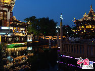 Located on Yicheng Road, Huangpu district in Shanghai, Chenghuang Temple, or the City God Temple, is one of the key historical sites in Shanghai. Chenghuang Temple is a Taoist temple. Covering an area of more than 10,000 square meters, it is made up of many halls and two gardens. Today, it is an important venue for religious activities in Shanghai and for international cultural exchange. [Photo by Guo Rui]  