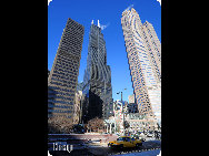Chicago is the largest city in the U.S. state of Illinois. With nearly 2.7 million residents, it is the most populous city in the Midwestern United States and the third most populous city in the USA, after New York City and Los Angeles. The city is a center for business and finance and is listed as one of the world's top ten Global Financial Centers. [宇落Johnson /bbs.fengniao.com]