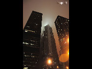 Chicago is the largest city in the U.S. state of Illinois. With nearly 2.7 million residents, it is the most populous city in the Midwestern United States and the third most populous city in the USA, after New York City and Los Angeles. The city is a center for business and finance and is listed as one of the world's top ten Global Financial Centers. [宇落Johnson /bbs.fengniao.com]