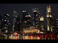 Singapore is a Southeast Asian city-state off the southern tip of the Malay Peninsula, 137 kilometres (85 mi) north of the equator. Marina Bay is a bay near Central Area in the southern part of Singapore, and lies to the east of the Downtown Core. [lazycats/bbs.fengniao.com]