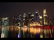 Singapore is a Southeast Asian city-state off the southern tip of the Malay Peninsula, 137 kilometres (85 mi) north of the equator. Marina Bay is a bay near Central Area in the southern part of Singapore, and lies to the east of the Downtown Core. [lazycats/bbs.fengniao.com]