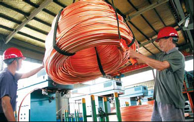 Workers pile copper materials at a plant in Nantong, Jiangsu province. By 2015, China will have copper and aluminum producers with 200,000 tons of capacity. 