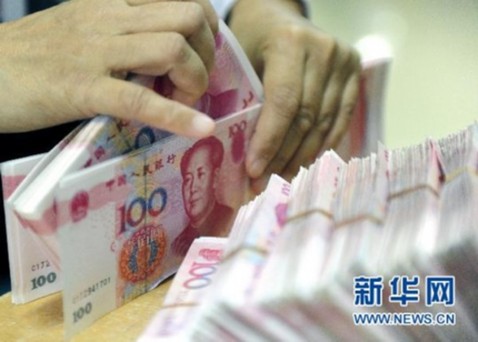 China will make the yuan's exchange rate more flexible, but in a 'step-by-step' manner, China's central bank governor Zhou Xiaochuan said in Boao, Hainan, on Friday.