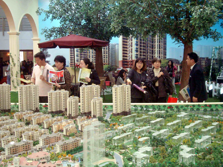 The opening of Suzhou Spring Housing Fair on Friday in Jiangsu province. In 2010, the land supply for affordable housing in China soared 124.5 percent year-on-year to 24,700 hectares. [China Daily] 