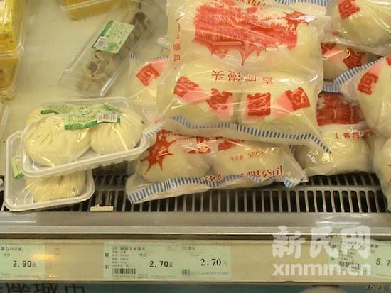An initial investigation by the municipal government revealed that the Shanghai Shenglu Food Company produced more than 3-thousand steamed buns daily. These were then sold across the city, including large supermarkets such as Hualian, Lianhua and Dia.