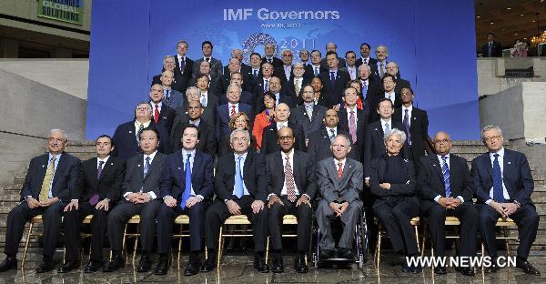 nternational Monetary Fund (IMF) Governors pose for a family photo prior to the International Monetary and Financial Committee (IMFC) Meeting during the 2011 International Monetary Fund (IMF) and World Bank spring meetings in Washington D.C., capital of the United States, April 16, 2011. [Xinhua]