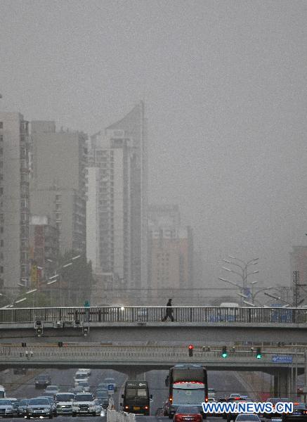Photo taken on April 17, 2011 shows the low visibility due to floating dust in Beijing, capital of China. Heavy winds hit Beijing with floating dust and sand storm on Sunday.