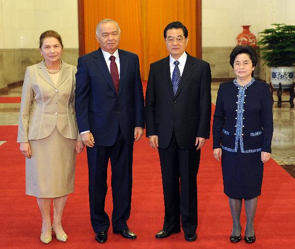 Chinese President Hu Jintao (2nd R) holds a welcome ceremony in honor of Uzbekistan President Islam Karimov (2nd L) in Beijing, capital of China, April 19, 2011. [Li Tao/Xinhua]