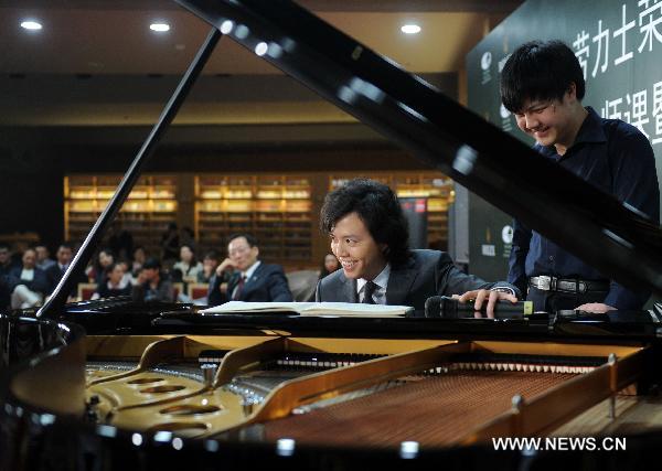 Chinese pianist Li Yundi (2nd R) demonstrates during his class at China's National Center for Performing Arts in Beijing, capital of China, April 20, 2011. Li Yundi was best known for being the first, yet the youngest Chinese pianist winning the International Frederic Chopin Piano Competition in 2000, while he was at the age of 18. [Luo Xiaoguang/Xinhua]