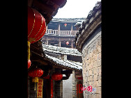 Photo shows the Tianluokeng Tulou, earth buildings in Chinese, in Nanjing County, southeast China's Fujian Province. Built on a base of stone, the thick walls of Tulou were packed with dirt and fortified with wood or bamboo internally. The architectural arts of the Fujian Tulou can be traced back nearly 1,000 years, and their design incorporates the tradition of fengshui (favorable siting within the environment). [China.org.cn] 