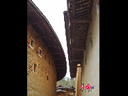 Photo shows the Tianluokeng Tulou, earth buildings in Chinese, in Nanjing County, southeast China's Fujian Province. Built on a base of stone, the thick walls of Tulou were packed with dirt and fortified with wood or bamboo internally. The architectural arts of the Fujian Tulou can be traced back nearly 1,000 years, and their design incorporates the tradition of fengshui (favorable siting within the environment). [China.org.cn] 