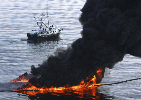 Smoke billows from a controlled burn of spilled oil off the Louisiana coast in the Gulf of Mexico coast line in this June 13, 2010 file photo. April 20, 2011 is the first anniversary of the Deepwater Horizon rig explosion at BP's Macondo undersea well in the Gulf of Mexico. The accident killed 11 workers and triggered the United States' worst offshore oil spill, which was also the biggest ever accidental release of oil into an ocean. [Agencies]