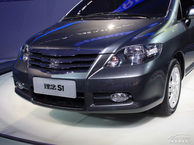 The Everus S1 is unveiled at the 2011 Shanghai Auto Show. Started from April 20, 2011, more than 1,000 car models from about 20 countries are on display at the show and 75 of them are making their world premiere. [Sohu.com]