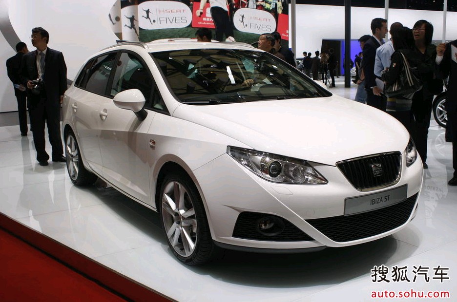 The Seat Ibisa ST is unveiled at the 2011 Shanghai Auto Show. Started from April 20, 2011, more than 1,000 car models from about 20 countries are on display at the show and 75 of them are making their world premiere. [Sohu.com]