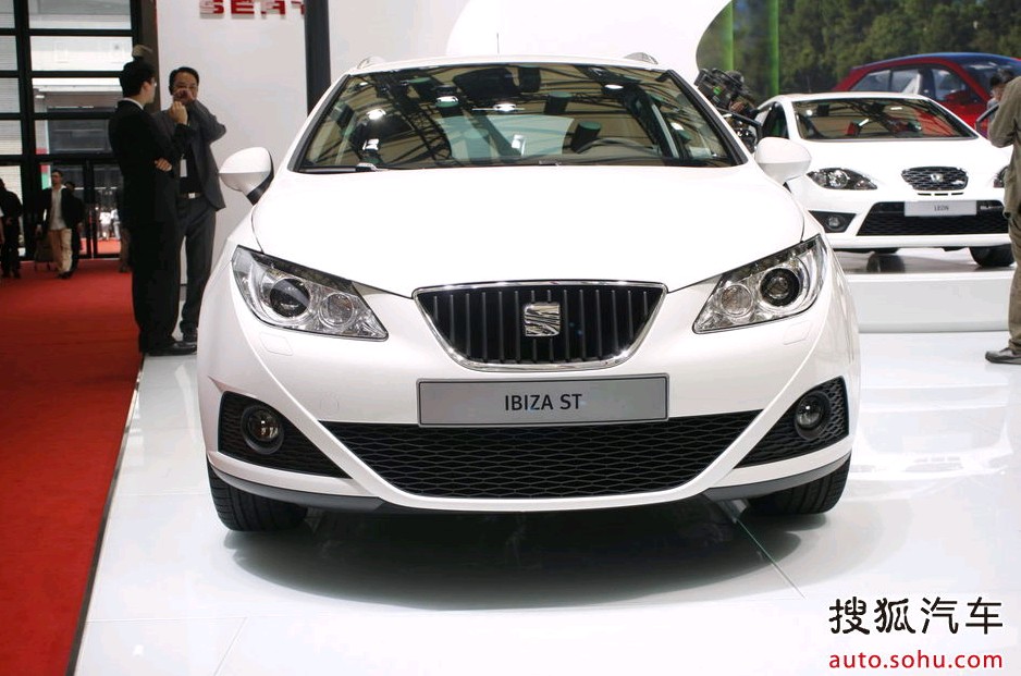 The Seat Ibisa ST is unveiled at the 2011 Shanghai Auto Show. Started from April 20, 2011, more than 1,000 car models from about 20 countries are on display at the show and 75 of them are making their world premiere. [Sohu.com]