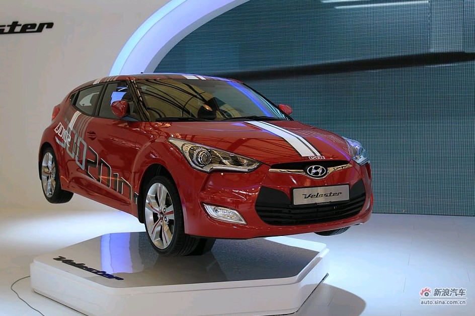 The Hyundai Veloster is unveiled at the 2011 Shanghai Auto Show. Started from April 20, 2011, more than 1,000 car models from about 20 countries are on display at the show and 75 of them are making their world premiere. [Sina.com]