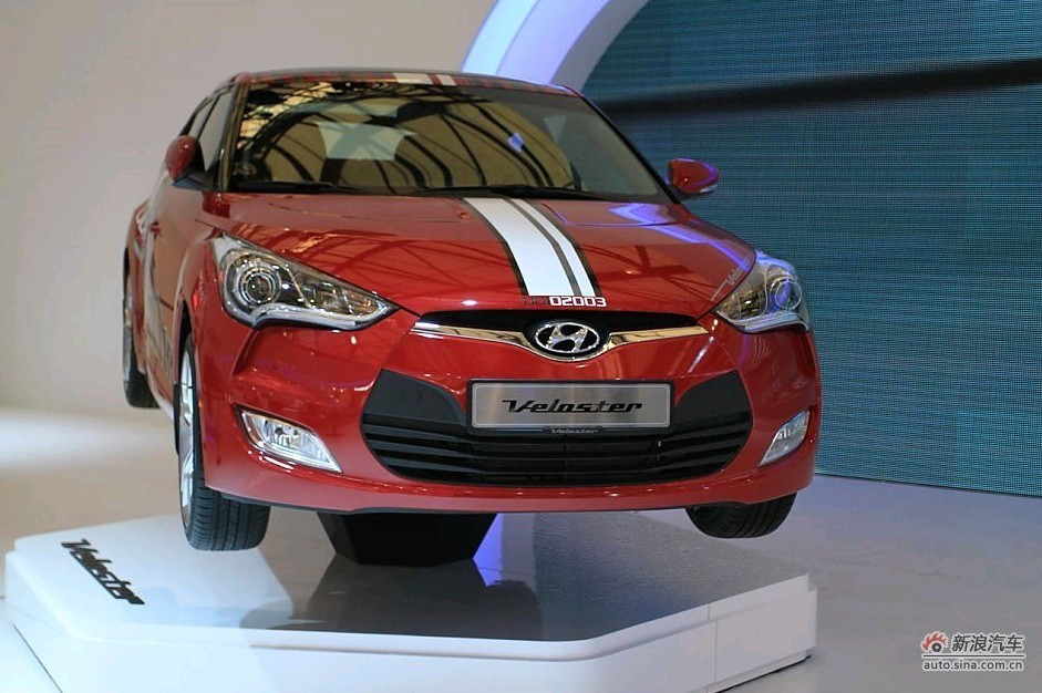 The Hyundai Veloster is unveiled at the 2011 Shanghai Auto Show. Started from April 20, 2011, more than 1,000 car models from about 20 countries are on display at the show and 75 of them are making their world premiere. [Sina.com]