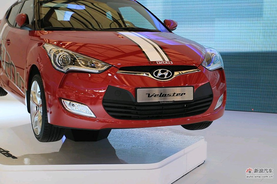 The Hyundai Veloster is unveiled at the 2011 Shanghai Auto Show. Started from April 20, 2011, more than 1,000 car models from about 20 countries are on display at the show and 75 of them are making their world premiere. [Sina.com]