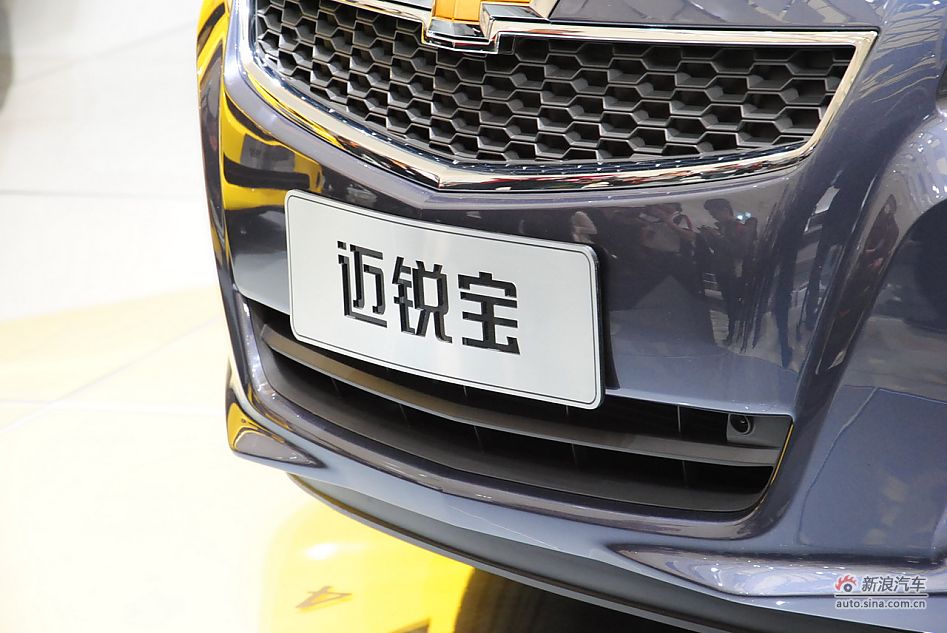 The Chevrolet Malibu is unveiled at the 2011 Shanghai Auto Show. Started from April 20, 2011, more than 1,000 car models from about 20 countries are on display at the show and 75 of them are making their world premiere. [Sina.com] 