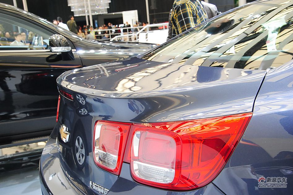 The Chevrolet Malibu is unveiled at the 2011 Shanghai Auto Show. Started from April 20, 2011, more than 1,000 car models from about 20 countries are on display at the show and 75 of them are making their world premiere. [Sina.com] 