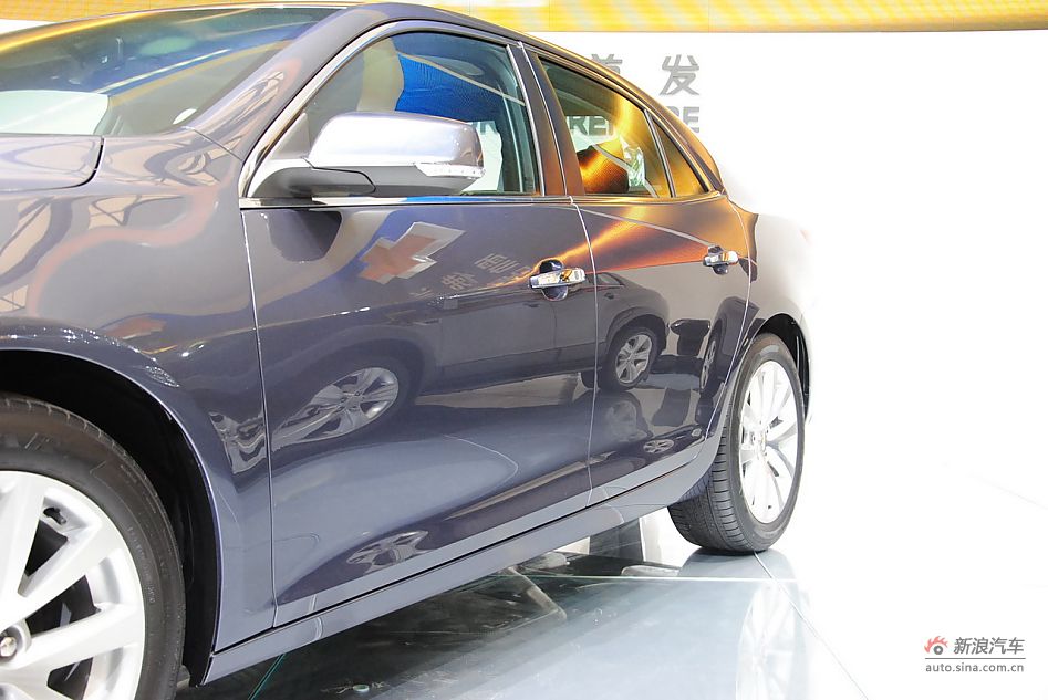 The Chevrolet Malibu is unveiled at the 2011 Shanghai Auto Show. Started from April 20, 2011, more than 1,000 car models from about 20 countries are on display at the show and 75 of them are making their world premiere. [Sina.com] 