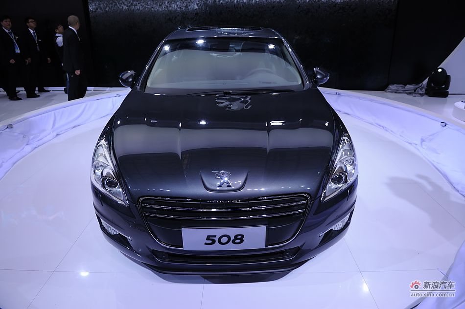 The Peugeot 508 is unveiled at the 2011 Shanghai Auto Show. Started from April 20, 2011, more than 1,000 car models from about 20 countries are on display at the show and 75 of them are making their world premiere. [Sina.com]