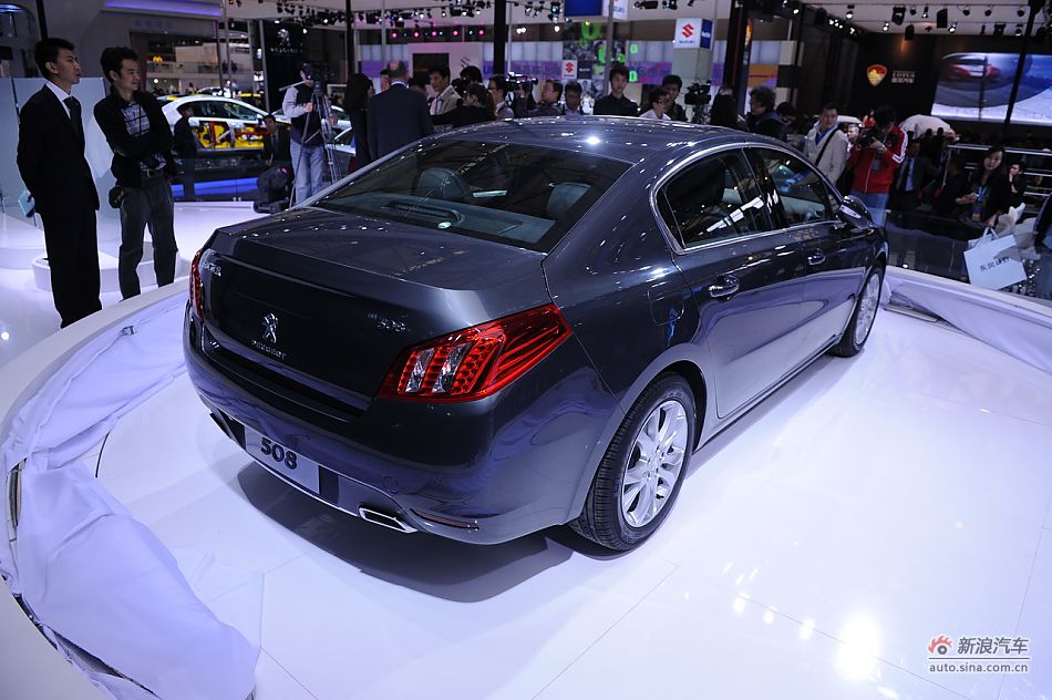 The Peugeot 508 is unveiled at the 2011 Shanghai Auto Show. Started from April 20, 2011, more than 1,000 car models from about 20 countries are on display at the show and 75 of them are making their world premiere. [Sina.com]