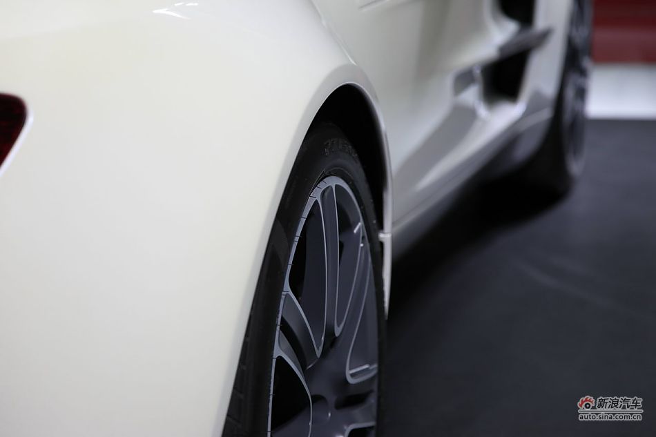 The Aston Martin ONE-77 is unveiled at the 2011 Shanghai Auto Show. Started from April 20, 2011, more than 1,000 car models from about 20 countries are on display at the show and 75 of them are making their world premiere. [Sina.com]